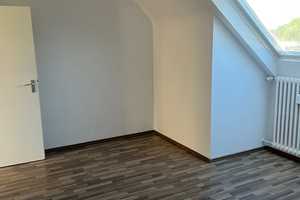 Schöne Dachgeschosswohnung / 3 Zimmer in Mönchengladbach, Nähe  Schmölderpark – Urftstraße 44, 41239 Mönchengladbach – Vorschaubild 6