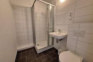 **Wohnglück auf 2 Zimmern - frisch saniert & mit Balkon**