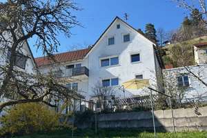 Zweifamilienhaus in sonniger Aussichtslage mit großem Grundstück – Die vollständige Adresse der Immobilie erhältst du vom Anbieter., 78736 Epfendorf – Vorschaubild 1