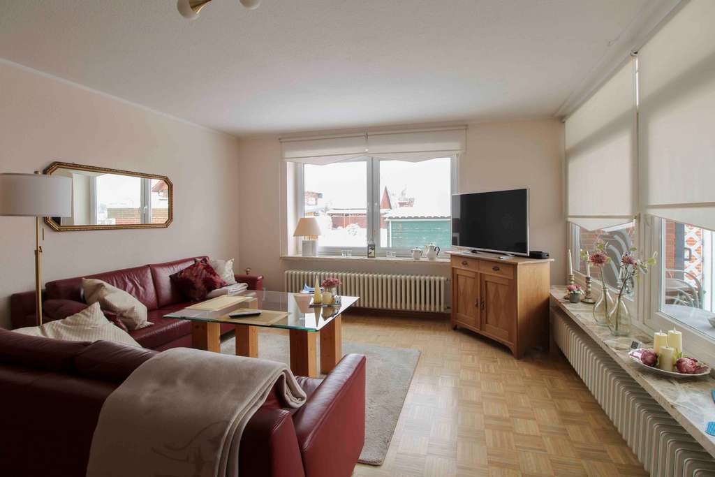 Immobilie in Obernkirchen - Jetzt zugreifen: Gepflegtes Einfamilienhaus mit Einliegerwohnung, Garten und 3 Stellplätzen - Bild 1