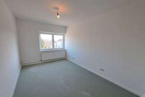 Renovierte 2-Zimmer-Wohnung über den Dächern von Bremerhaven-Lehe! – Hökerstraße 15, 27568 Lehe, Bremerhaven – Vorschaubild 3