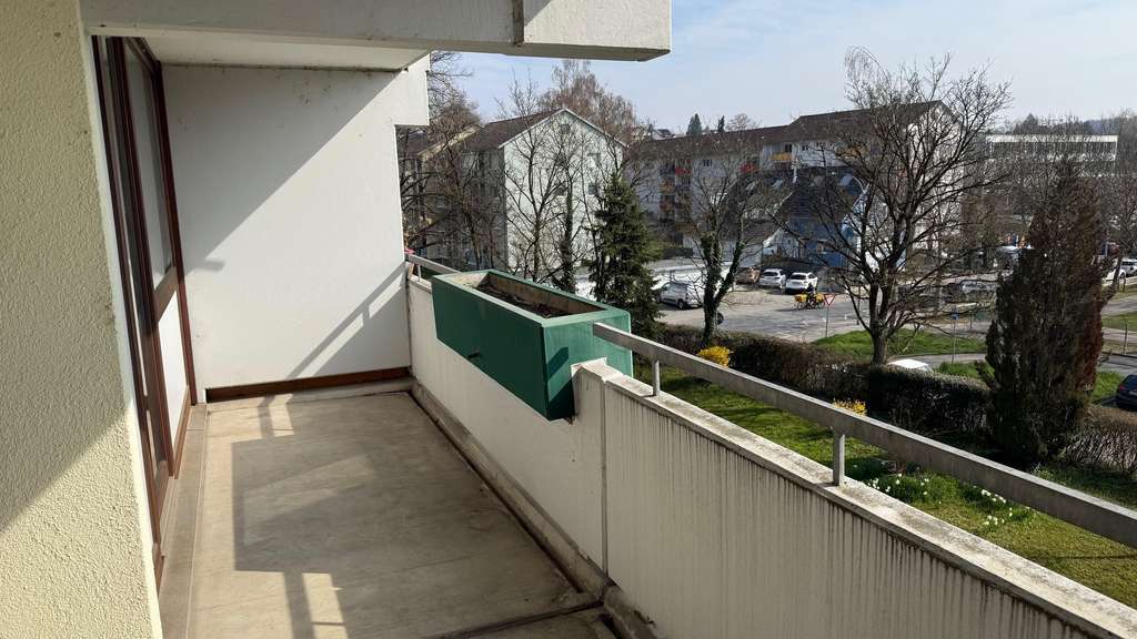 Immobilie in Konstanz - Renovierungs-/ Sanierungsbedürftige 2-Zi.-ETW im 2.OG mit Aufzug zzgl. TG-Stellplatz (Duplex)  - Bild 4