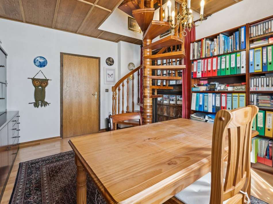 Büro und Treppenaufgang
