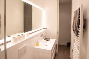Exklusives 1 Zimmer-Appartement, teilmöbliert mit EBK 2. OG – Börnestr. 9, 40211 Düsseldorf – Vorschaubild 1