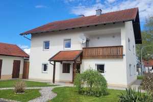Charmantes Einfamilienhaus mit großem Garten – Altötting (Kreis) – Vorschaubild 1
