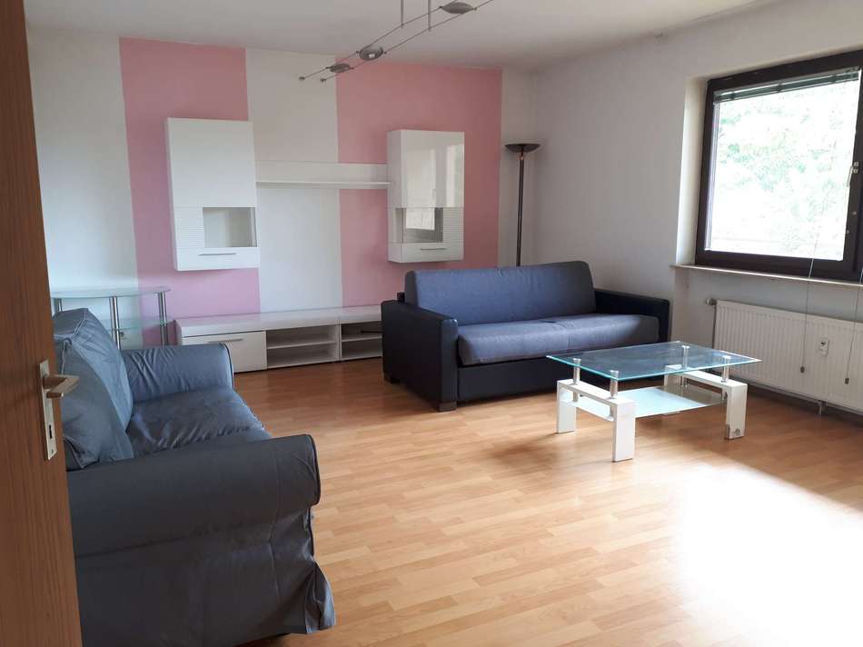 Zimmer voll möbliert