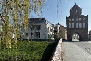 NEUBAU I SENIORENGERECHTE LOGGIAWOHNUNG AM ROSTOCKER TOR I MODERNE 2-ZIMMER-WOHNUNG + KFZ-STELLPLATZ – Die vollständige Adresse der Immobilie erhältst du vom Anbieter., 18311 Ribnitz-Damgarten – Vorschaubild 2