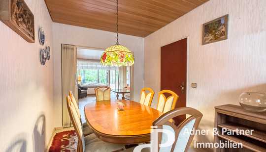Bild von **REIHENMITTELHAUS MIT KELLER UND GARAGE VOR DEN TOREN BRAUNSCHWEIGS**