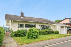 Wohnen, wo die Natur beginnt – Großzügiger Bungalow in idyllischer Randlage von Rockenhausen – Die vollständige Adresse der Immobilie erhältst du vom Anbieter., 67806 Rockenhausen – Vorschaubild 2