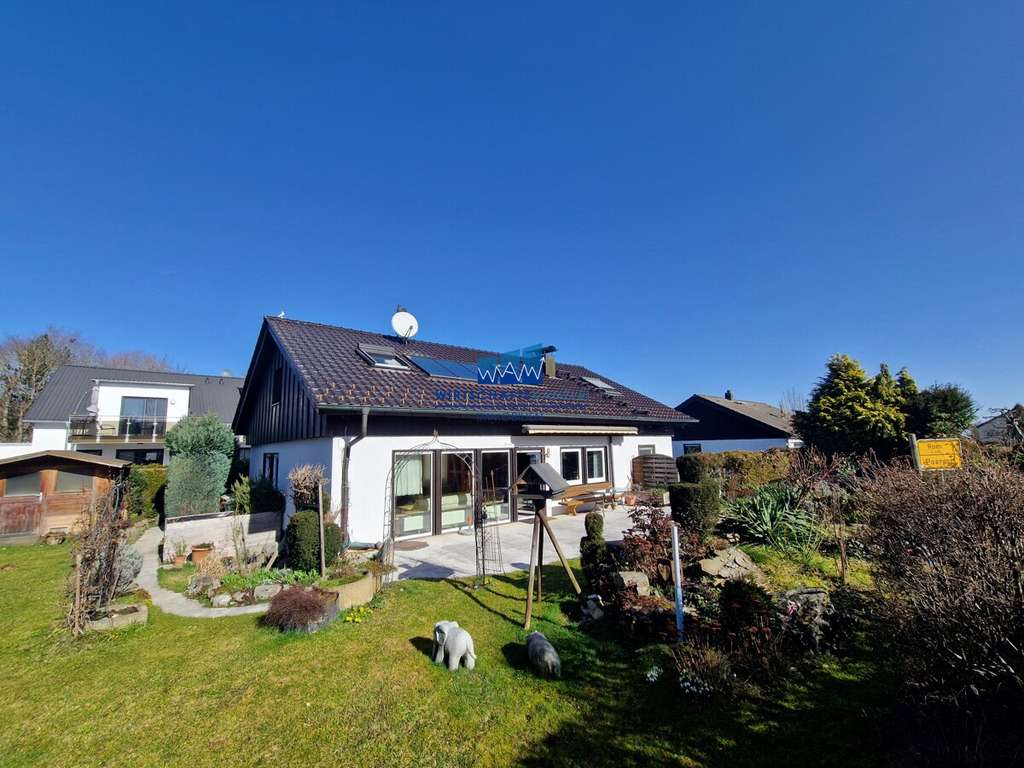 Immobilie in Bondorf - Freistehendes Einfamilienhaus mit großem Garten - Bild 0