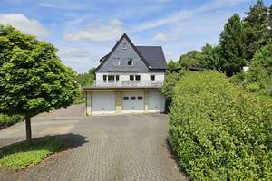 Ein-/Zweifamilienhaus mit 4 Garagen in Sundern – Die vollständige Adresse der Immobilie erhältst du vom Anbieter., 59846 Sundern (Sauerland) – Vorschaubild 1