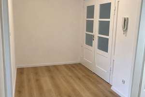 Frisch sanierte Dachgeschosswohnung mit Altbaucharme und Blick ins Grüne – Die vollständige Adresse der Immobilie erhältst du vom Anbieter., 46117 Osterfeld-Ost, Oberhausen – Vorschaubild 2