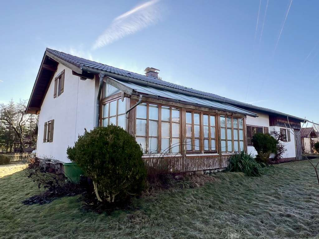 Immobilie in Dietramszell - Renovierungsbedürftiges Einfamilienhaus mit teilausgebautem Dachgeschoss - Bild 2