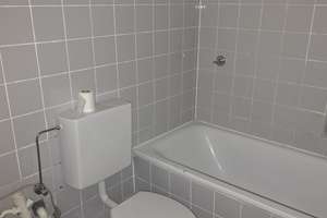 Zuhause mit 3 Zimmern in der Kölner Altstadt, die Wohnung ist nicht renoviert. – Pantaleonsmühlengasse 22-24, 50676 Altstadt/Süd, Köln – Vorschaubild 2