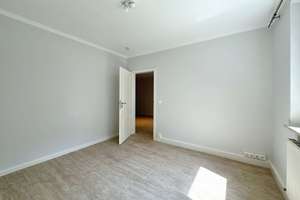 Hochwertige 3-Zimmer-Wohnung mit exklusiver Einbauküche, verglaster Südloggia & PKW-Stellplatz – Sternberger Straße 12, 18109 Lichtenhagen, Rostock – Vorschaubild 12