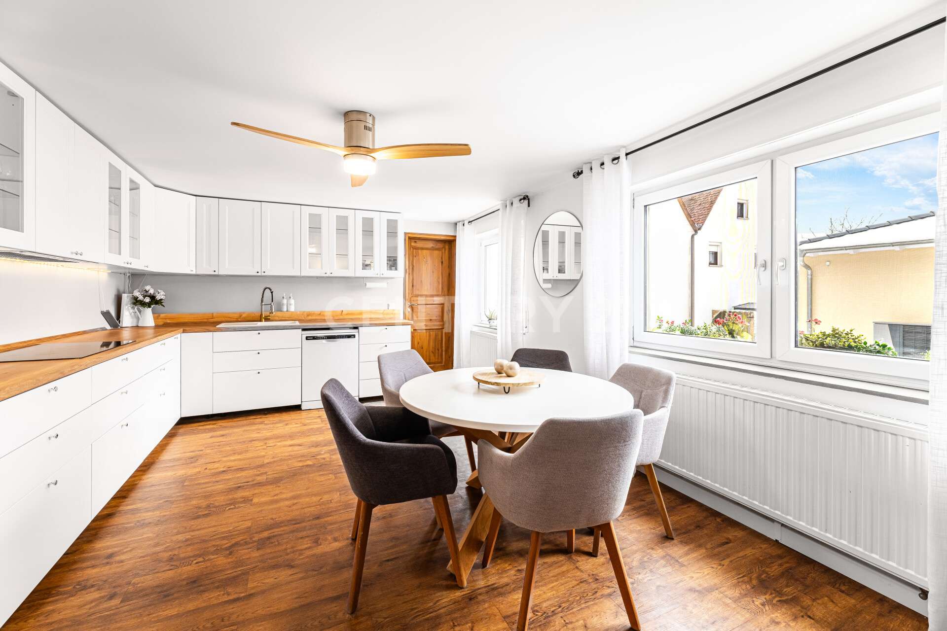 Immobilie in Leinburg - Großzügiges Wohnhaus mit Einliegerwohnung, Scheune und Ausbaupotenzial - Bild 5