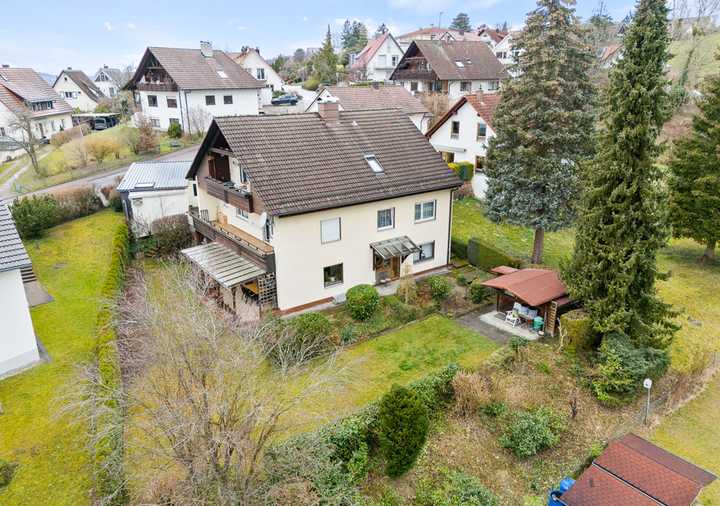 Großzügige 4,5 Zimmer-Wohnung in sonniger Höhenlage mit Berg- und Teilseesicht
