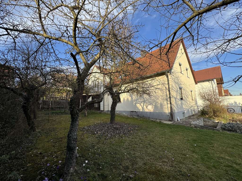 Immobilie in Ergoldsbach - Einfamilienhaus mit großzügiger Gartenfläche und Entwicklungspotenzial in Ergoldsbach - Bild 0
