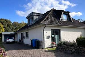 Luxuriöses Einfamilienhaus mit 8 Zimmern in Heide – Die vollständige Adresse der Immobilie erhältst du vom Anbieter., 25746 Heide – Vorschaubild 2