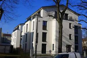 Terrassenwohnung im Grünen mit Parkett, Fußbodenheizung und Badewanne