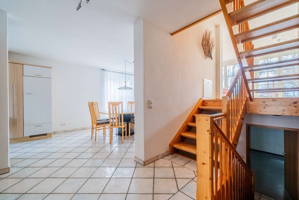 Immobilie in Schongau - Ruhige Ortsrandlage in Schongau / Forchet: Großzügige Haushälfte mit zwei Garagen! - Bild 2