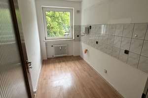 2-Zimmer-Wohnung mit Balkon für Zwei-Personen-Haushalt in Essen-Altenessen – WBS erforderlich – Palmbuschweg 130, 45326 Altenessen-Süd, Essen – Vorschaubild 4