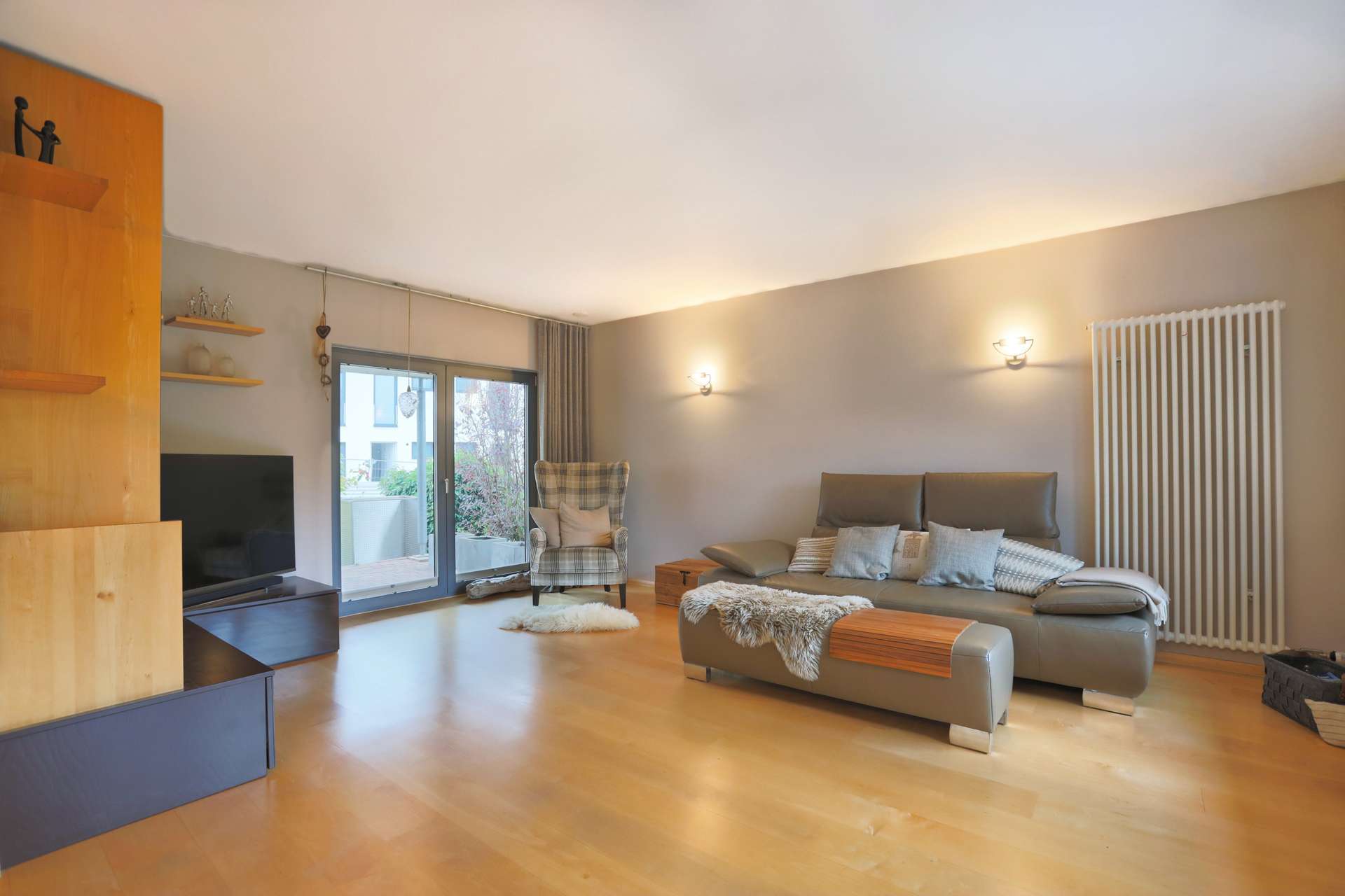 Immobilie in Hammersbach - Stilvoller Bungalow mit separater ELW, Doppelgarage & großem Grundstück - Bild 4