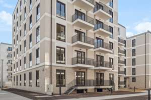 Stilvolles Dachgeschossapartment: 3-Zimmer-Wohnung mit schönem Balkon und Einbauküche – Friedenauer Höhe 9, 12159 Friedenau, Berlin – Vorschaubild 2