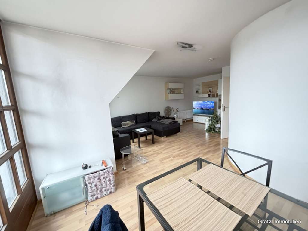 Immobilie in Kirchheim bei München - Gepflegte und großzügige 4-Zimmer-Maisonette-Wohnung mit 2 Balkonen, TG in ruhiger Lage - Bild 2