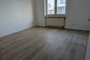 Erstbezug nach Sanierung! Schöne 2-Zimmerwohnung, 55 qm, Hochparterre, in Zentrumsnähe (ca. 1 km) – Schützenstraße 157, 42659 Solingen – Vorschaubild 1