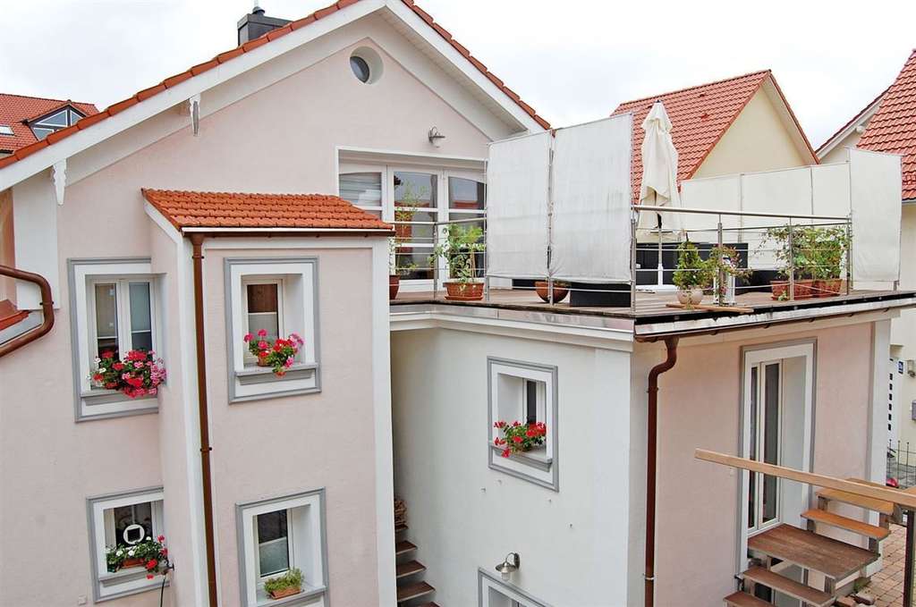 Immobilie in Feldkirchen - „STILVOLLES EFH MIT ATELIER, GALERIE, DACHTERRASSE UND WERKSTATT IN 85622 FELDKIRCHEN - Bild 1