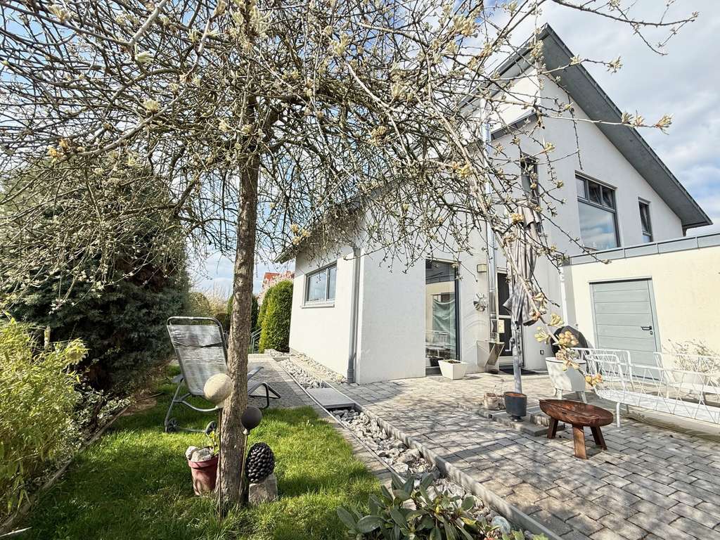 Immobilie in Neuenstein - Stilvolles Einfamilienhaus in gewachsenem Wohngebiet - Bild 0