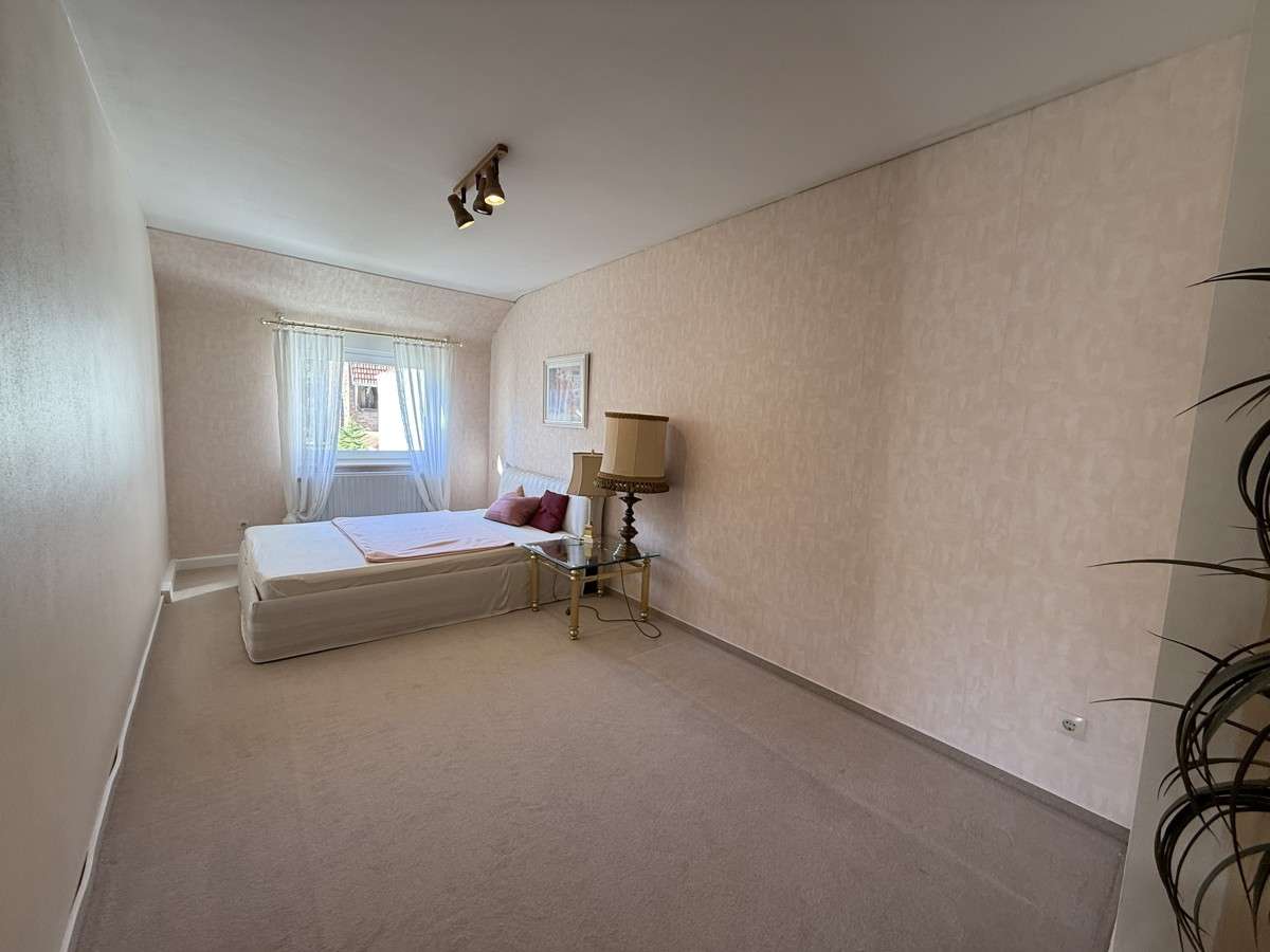 Immobilie in Nidderau - Viel Platz für die große Familie - Raumwunder mit tollem Außenbereich - Bild 4