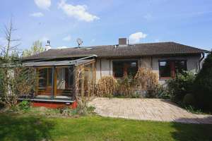 Bungalow mit viel Potential auf großzügigem Eigentumsgrundstück – Die vollständige Adresse der Immobilie erhältst du vom Anbieter., 38108 Wabe-Schunter-Beberbach, Braunschweig – Vorschaubild 2