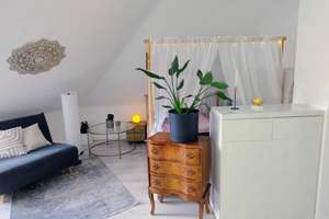 Für Singles! Gemütliche schöne 1-Zimmer-Wohnung im Dachgeschoss zu vermieten