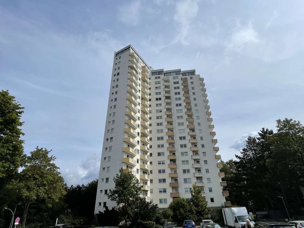 Immobilie in Reinbek - Modernisierte 3-Zi.-ETW mit Balkon, Fahrstuhl und herrlichem Weitblick - Bild 2