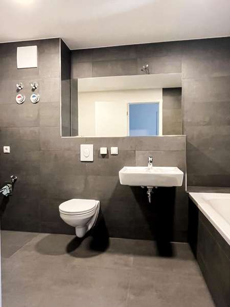 Modernes Badezimmer.jpg