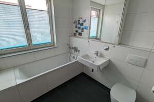 2 Bäder, 2 Balkone, Lift & TG: 4-Zi.-Familienwohnung in Striesen – Eibenstocker Straße 97b, 1277 Striesen-Ost, Dresden – Vorschaubild 8
