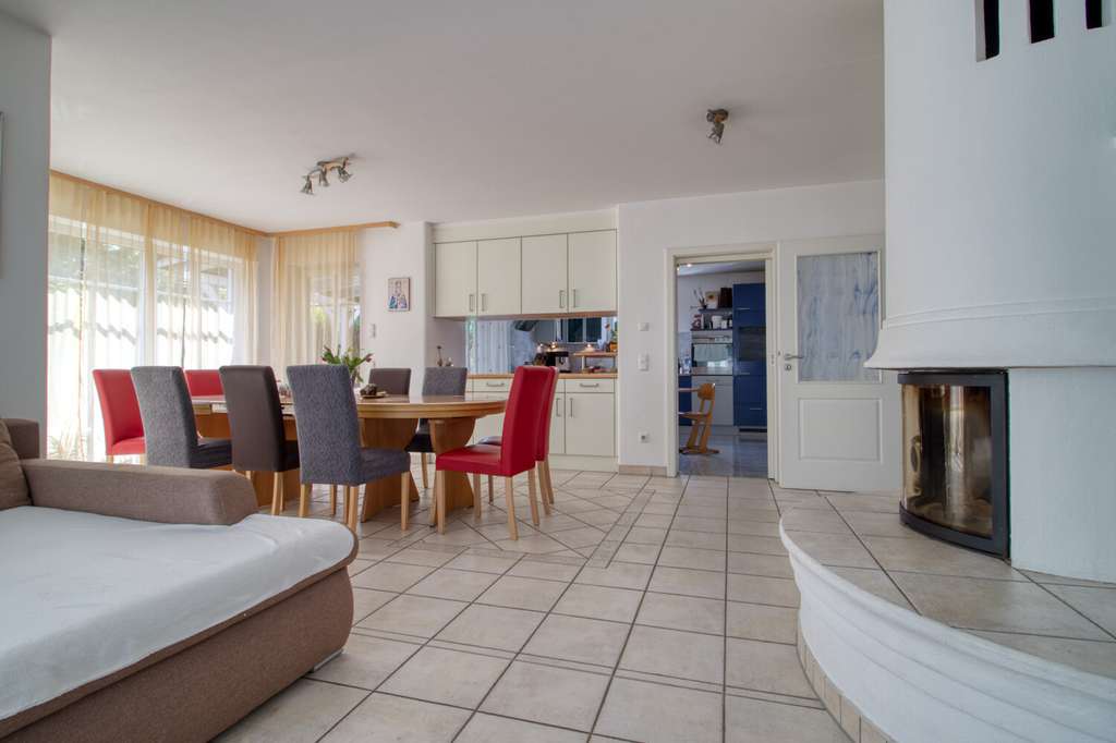 Immobilie in Rohrdorf - Zeitgemäßes, modernes Einfamilienhaus mit 8 Zimmern 
auf einem kostengünstigen Erbpachtgrundstück - Bild 3