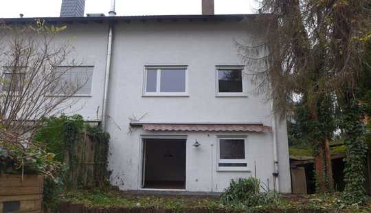 Bild von Renovierungsbedürftiges Juwel im Split-Level-Stil – Reihenendhaus mit großem Garten in Toplage