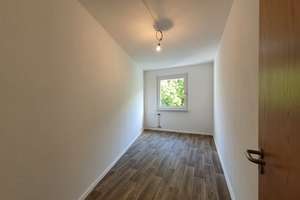 1000 € Gutschein sichern-Frisch renovierte 4-Zimmer-Wohnung mit Wannenbad ! – Am kleinen Feld 28, 4205 Grünau-Nord, Leipzig – Vorschaubild 4