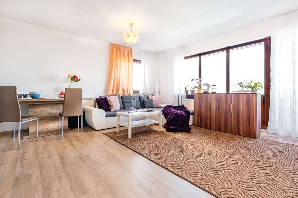 Immobilie in Winnenden - EINRAUMGLÜCK - Vermietete 1-Zimmer-Wohnung mit Balkon, schönem Weitblick und Garage in Winnenden - Bild 1