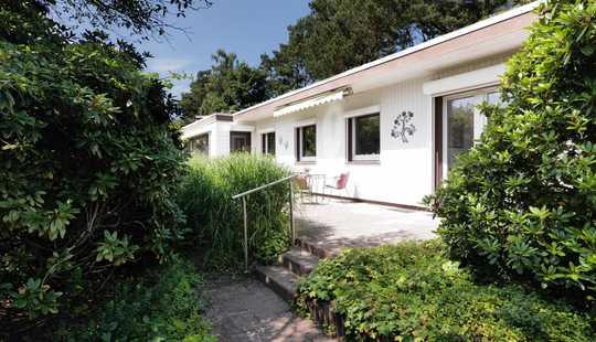 Bild von Zwei Bungalows. Ein Zuhause. In Hambühren auf großem Grundstück