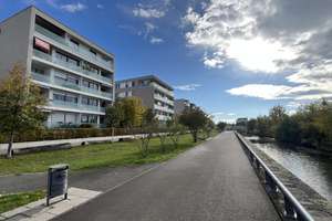 Hochparterre: 2-Zimmer-Wohnung direkt am Kanal (Lindenauer Hafen) mit Aufzug, Balkon u. Vorratsraum – Hafenstraße 9C, 4179 Schönau, Leipzig – Vorschaubild 1