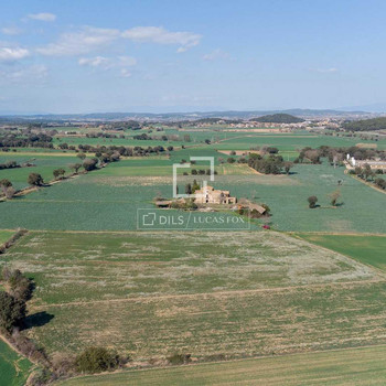 Traditionelles Landhaus im Empordà-Stil zur Renovierung in Baix Empordà, Girona
