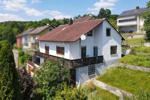 Großes Familienhaus mit  vielen Möglichkeiten - in toller Aussichtslage – Die vollständige Adresse der Immobilie erhältst du vom Anbieter., 88529 Zwiefalten – Vorschaubild 1