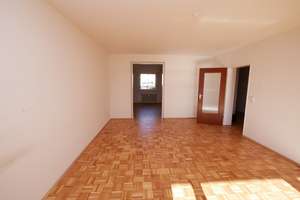 Seltenheit: Gepflegte 4,5-Zimmer-EG-Wohnung mit Balkon, Gemeinschaftsgarten und Stellplatz in Buer – Vom-Stein-Str. 3, 45894 Buer, Gelsenkirchen – Vorschaubild 3