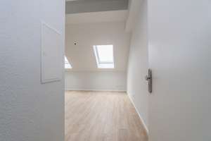 Moderne 1-Zimmer-Wohnung mit Empore 
1. Bezug nach Kernsanierung in Mönchengladbach-Dahl 
Nähe Hoc – Die vollständige Adresse der Immobilie erhältst du vom Anbieter., 41065 Dahl, Mönchengladbach – Vorschaubild 2