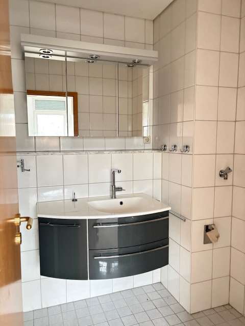 Renovierungsbedürftige, helle 2 Zi-Wohnung mit Balkon, Aufzug und TG-Stellplatz am Römerplatz!, Zwickau – Bild 3