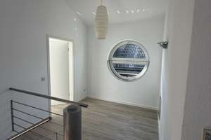 Helles, modernes Haus mit großem sonnigem Grundstück und Einliegerwohnung – Im Rapsfeld 42, 50933 Müngersdorf, Köln – Vorschaubild 9